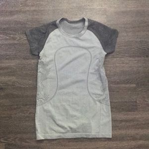 Lululemon tee
